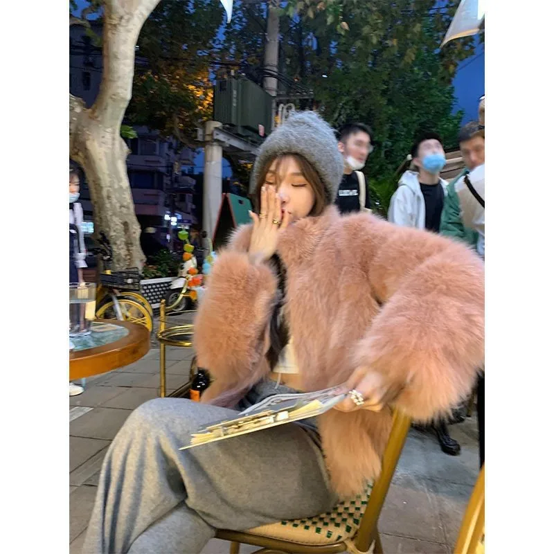 

A new fashionable light and short fur coat for women