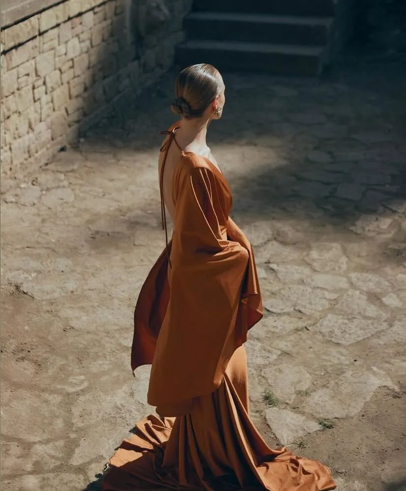 Sukienka maxi w odcieniach pomarańczy, seksowna, z długim rękawem, zwiewna, długa suknia balowa, gładka, drapowana, syrenka, sukienka na imprezę, bez pleców, do sesji zdjęciowej.