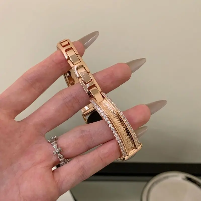 

Ремешок из матового металла с цирконом подходит для Xiaomi Band 8Pro/9Pro, для Mi Band 3/4/5/6/7,8/8NFC/9/9NFC/10/10NFC, для Redmi Watch5/4