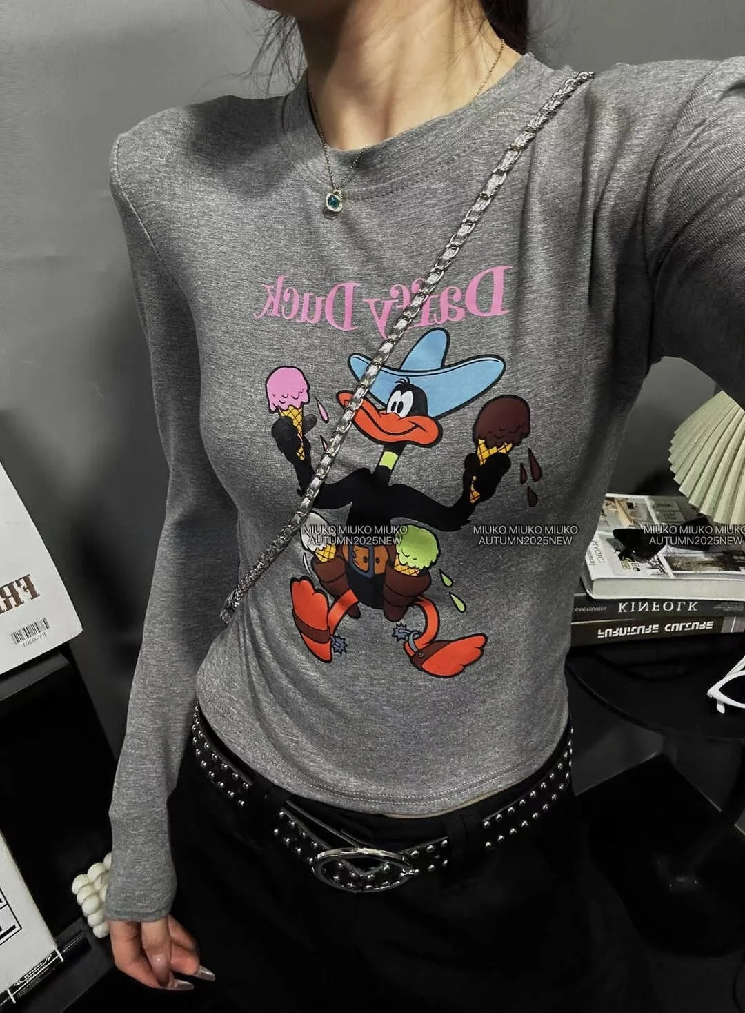 เสื้อยืดทรงเข้ารูป แขนยาว ผ้าคอตตอน ดีไซน์เอวสูง สไตล์เกาหลี เหมาะสำหรับใส่ทำงานหรือเดินทาง