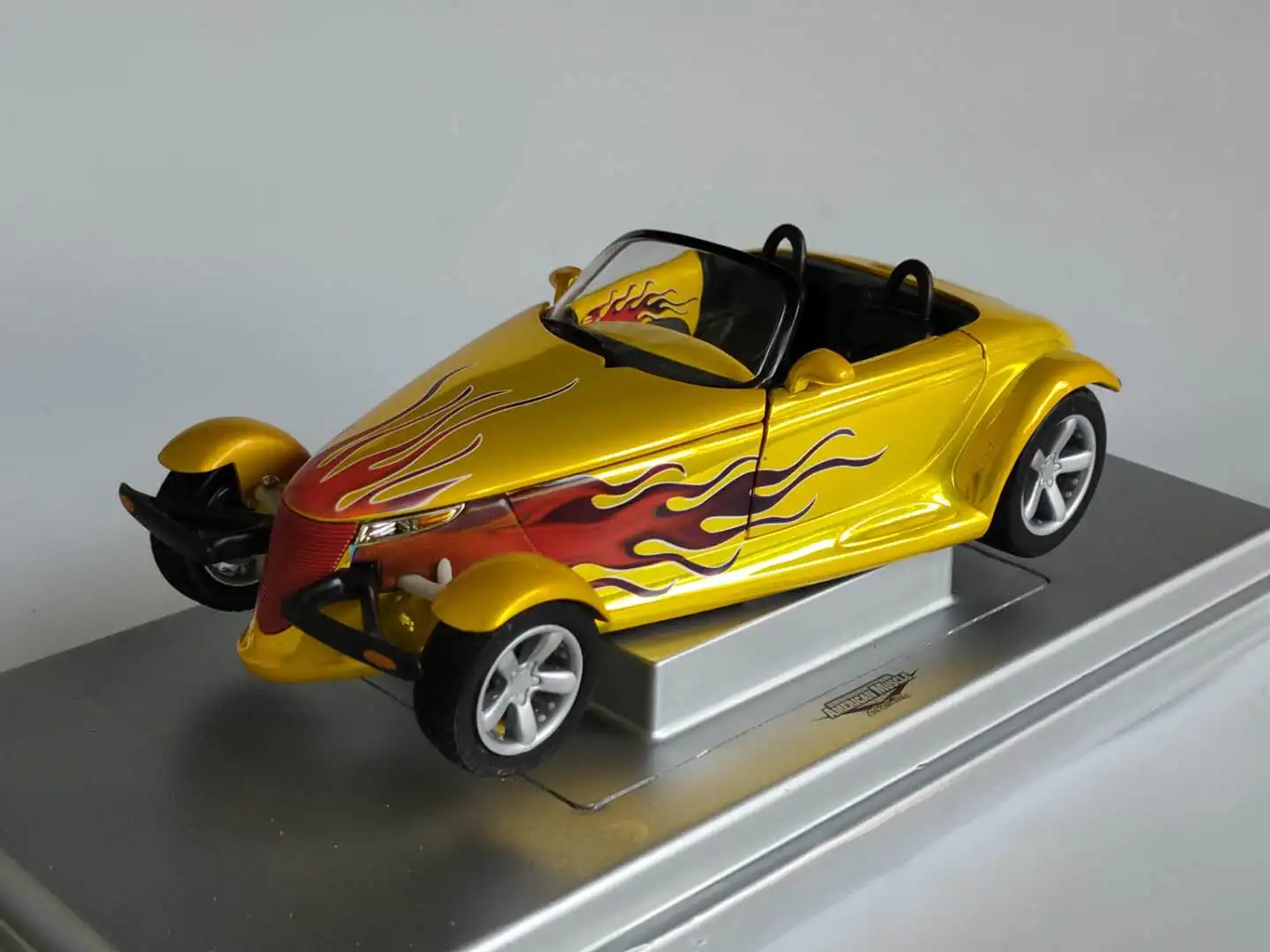 

ERTL 1:18 Plymouth Prowler 1997 Vintage Car Alloy Fully Open Simulation Limited Edition Alloy Metal Static Car Model Toy Gift