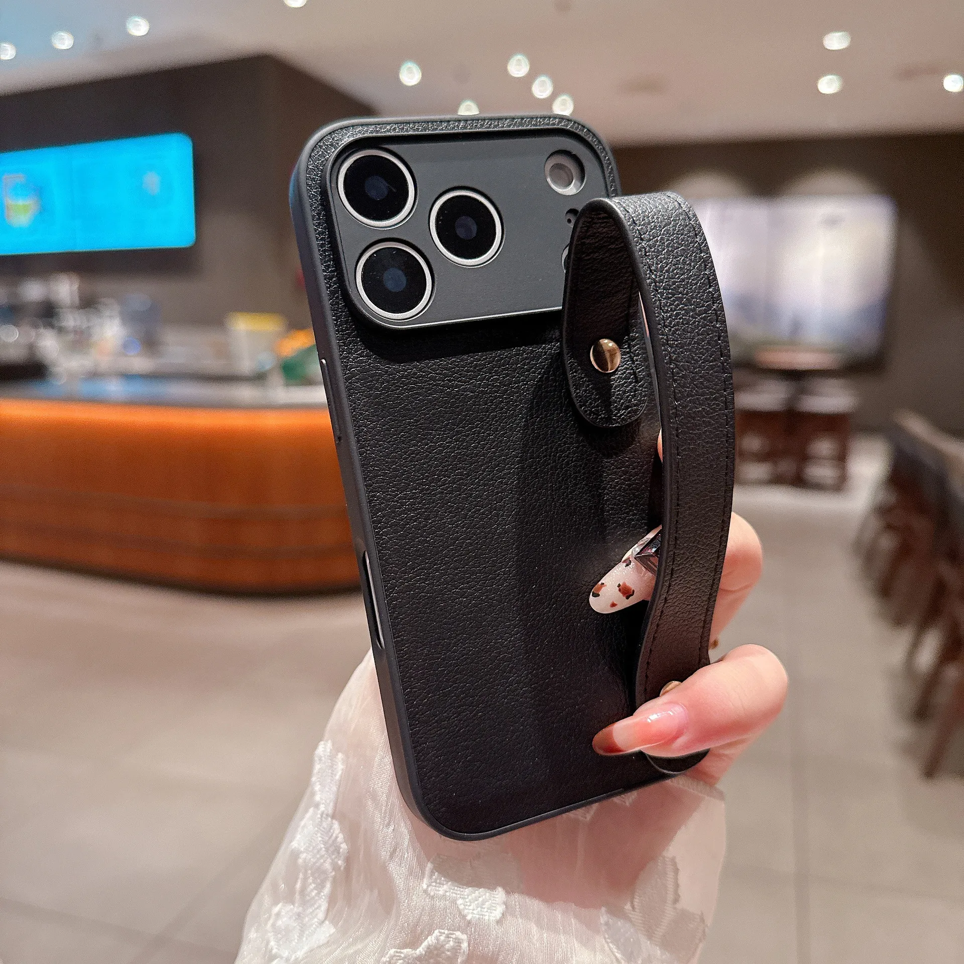 حافظات هاتف جلدية PU ملونة لهاتف آيفون 12 13 14 15 16 17 Pro Max مع سوار مضاد للسقوط حبل كامل مقاوم للصدمات Fundas