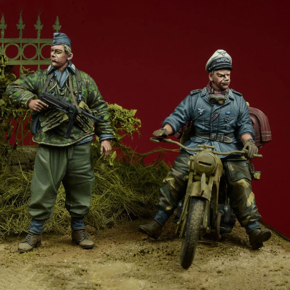 1/35 Resin Model Figure Kits GK , Two People，No Motorcycle，Military Theme，Unassembled And Unpainted，104RDC