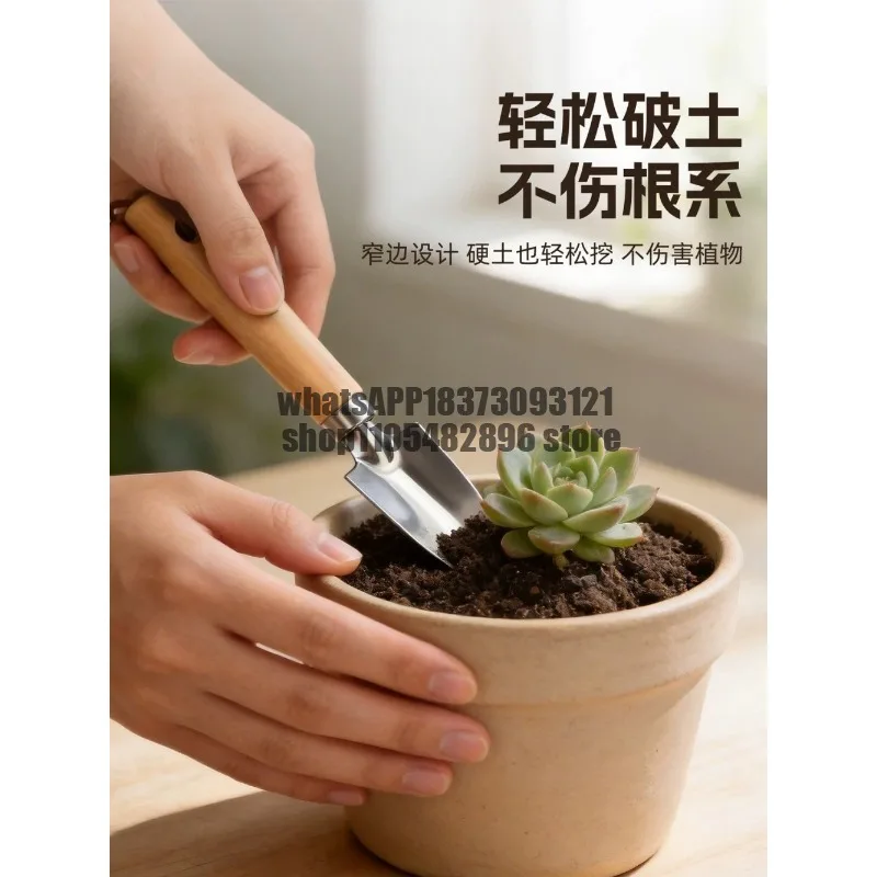 Small shovel, gardening tool, planting rake, planting flowers, growing flowers, digging soil artifact, vegetable loosening soil