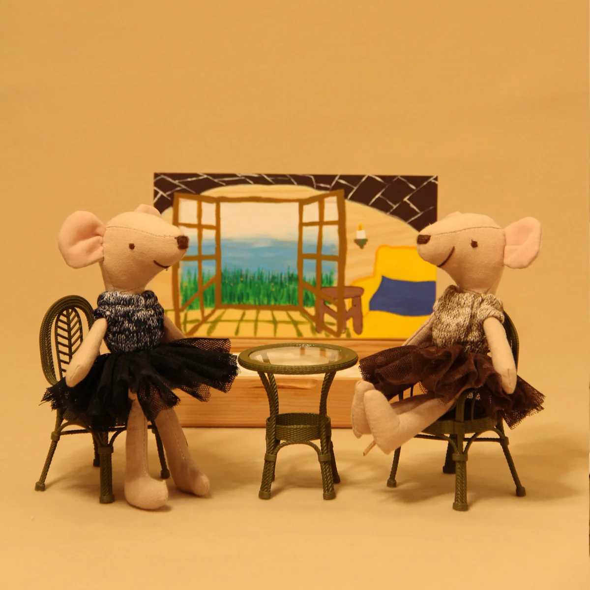 صندوق حديد لحكاية الرياح الخيالية، دمية فأر صغير من نسيج القطن والكتان، دمية صغيرة