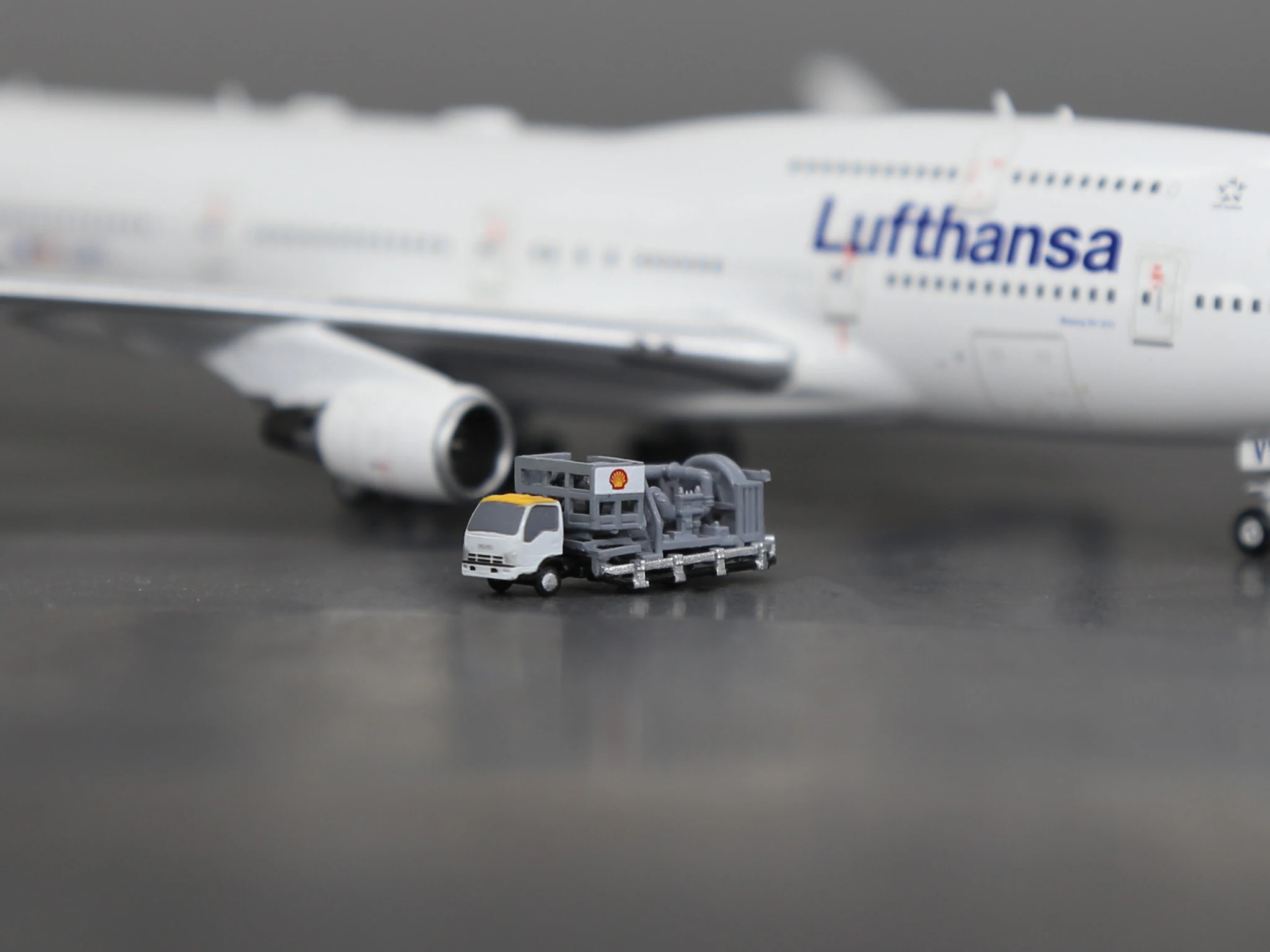 

Масштабная модель 1:400: Авиационный топливозаправщик ISUZU для аэропорта, готовая 3D-печатная авиационная модель