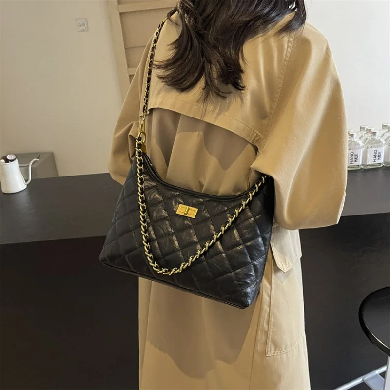 

Fashionable Women's Crossbody-Bag Made Of Woodland-Printed Leather With Paris Elegant Lightweight Daily Modern Look​