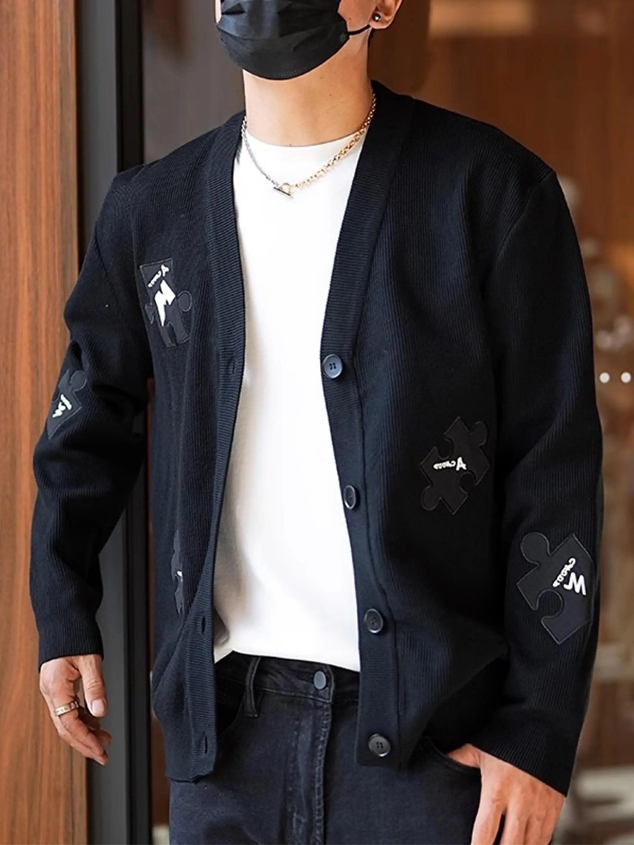 

Гонконг Sle, роскошный цветной блуз, вязаный открытый кардиган с вертикальной полосой и V-образным вырезом, мужской осенне-зимний модный универсальный свитер...