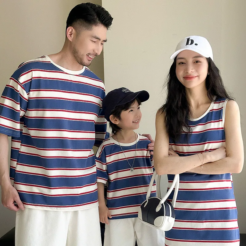 

2024 Summer Family Matching Clothes Mom Daughter Sleeveless Dresses Dad Son Same T Shirts Short Two Piece Sets Couples Clothing