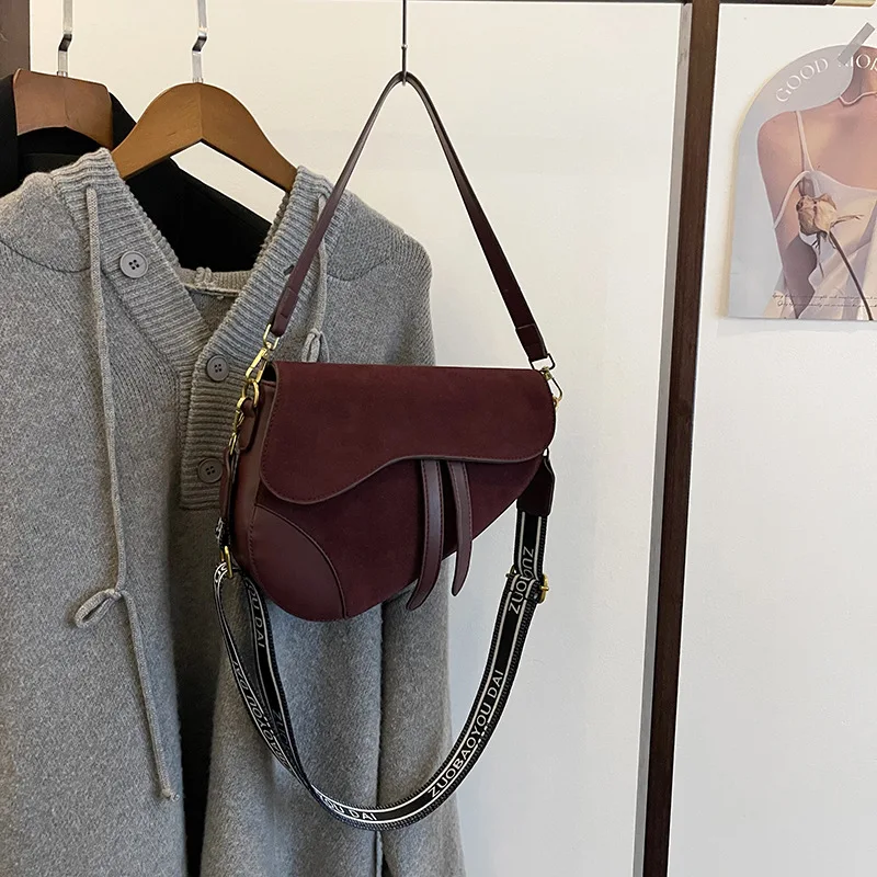 

‌2025 Retro Niche Saddle Bag Women Luxury Underarm/Shoulder/Crossbody Versatile Purse