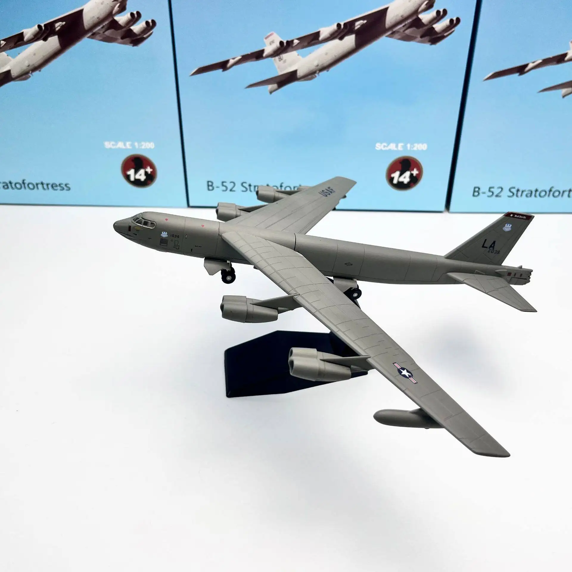 1/200 Scale US B-52 Stratofortress Military Strategic Bomber Alloy Airplane Models Diecast Aircraft For Souvenir Display Gifts