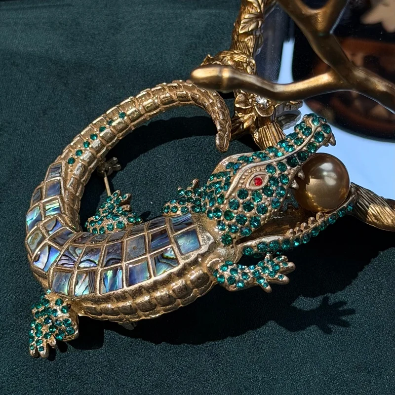 Vintage Crocodile Rhinestone Brooches Abalone Shell For Woman Dress Party Luxury Brand Jewelry High Quality Gift Retro Style New