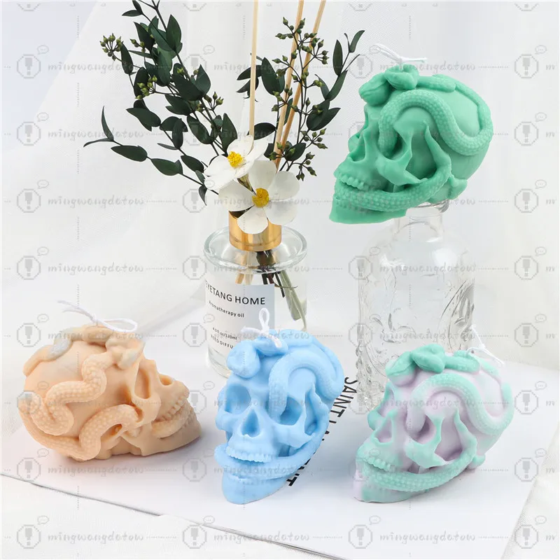 3D Snake Wrapped Skull Silicone Mold, Halloween Aromatherapy Gypsum Soap Making Mould