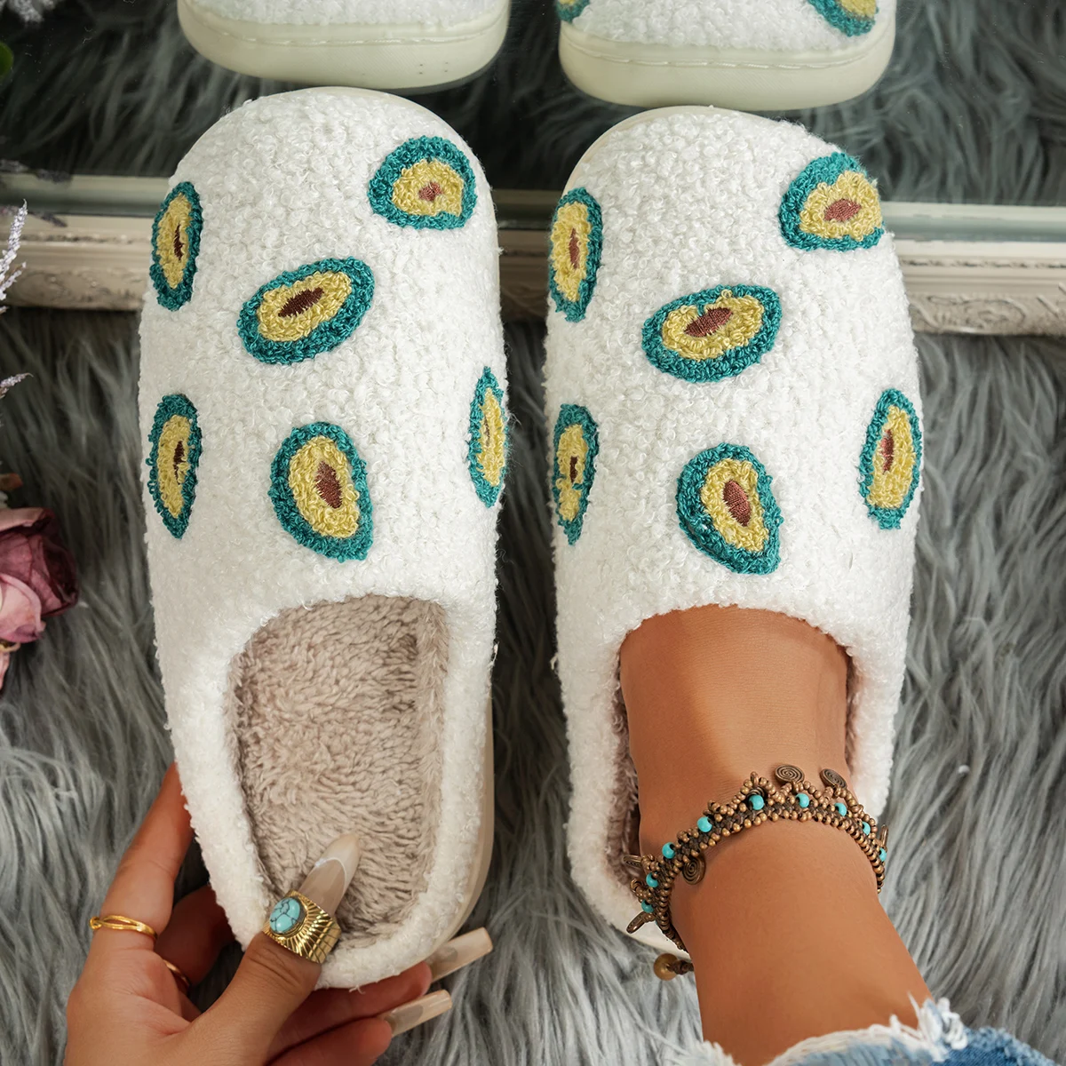 شباشب بناتي كاجوال لغرفة النوم شتوية لطيفة بنمط الأفوكادو داخلي مريح دافئ ناعم مثير للاهتمام من القطيفة الفاكهة أحذية منزلية للنساء