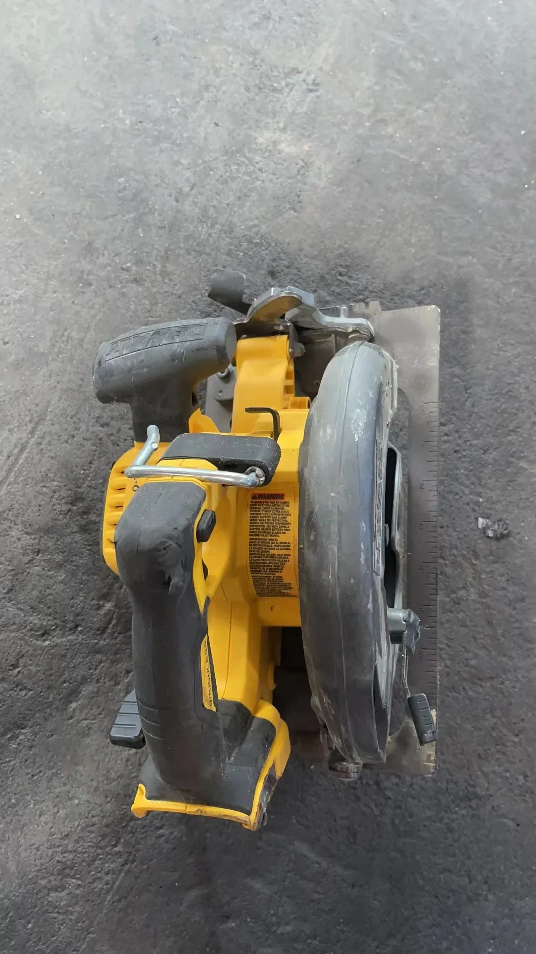 DEWALT DCS578 FLEXVOLT 60V MAX, inalámbrico, sin escobillas, 7-1/4 pulgadas, usado Sierra Circular