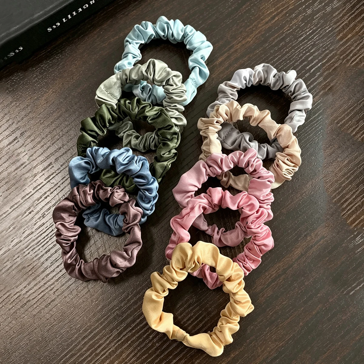 10 chouchous minimalistes en satin pour femmes, sans couture, respectueux des cheveux, élastiques à cheveux basiques, plusieurs couleurs au choix, accessoires capillaires quotidiens