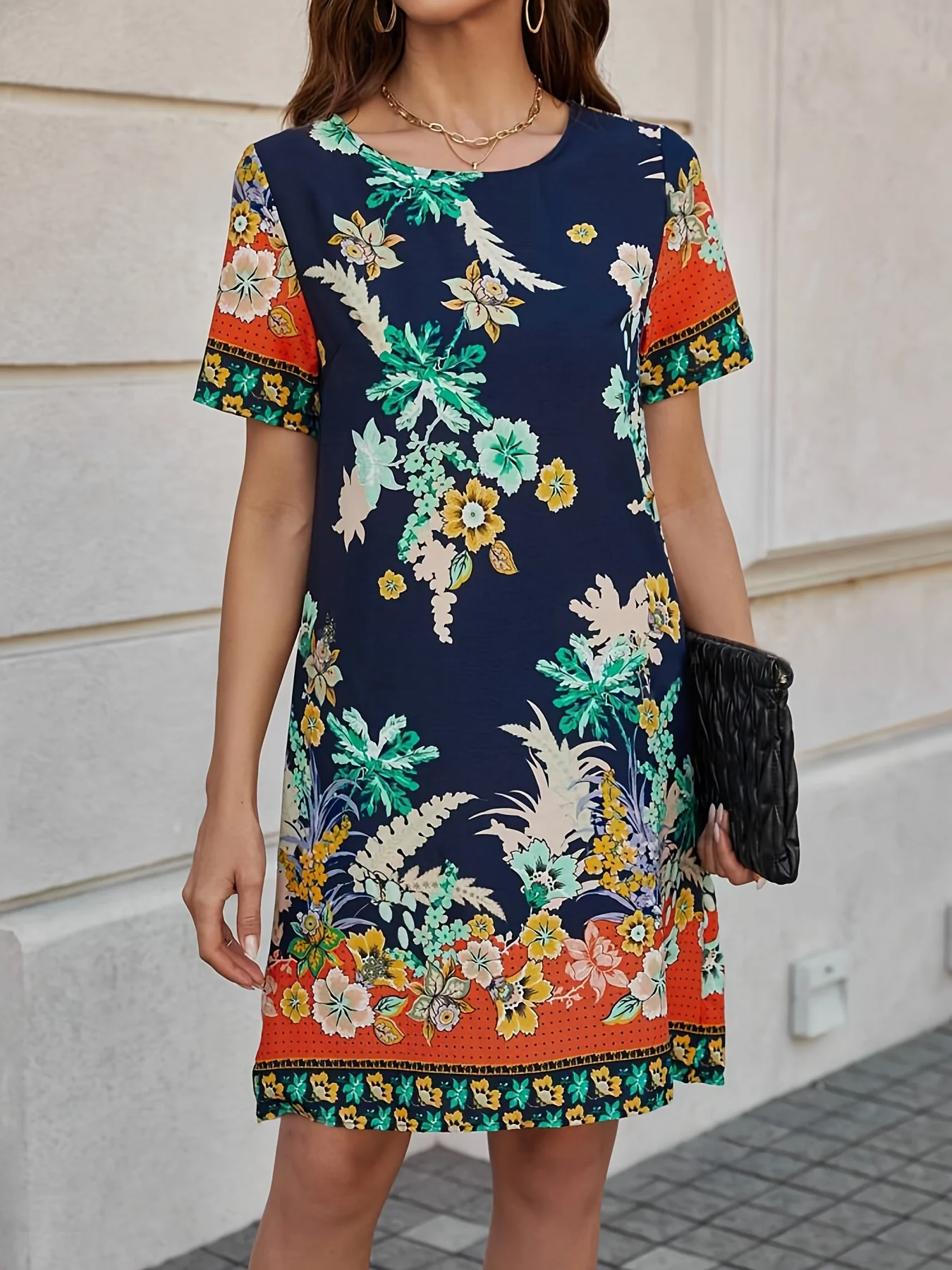 Vintage-Blumenkleid mit kurzen Ärmeln, Bohemian-Casual-Kleid mit Rundhalsausschnitt, gerades, lockeres Midikleid, A-Linien-Rock mit Ethno-Print, Urlaubsoutfit. – Detail 1