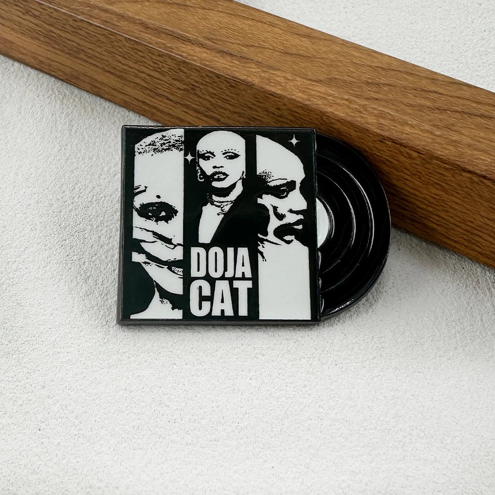 Doja Cat Vintage Vinyl Emaille-Anstecker, Pop-Sänger-Brosche, Musik-Fan-Abzeichen für Rucksäcke und Kleidung, stilvolles Schmuckstück, Geschenk für Fans. – Detail 7
