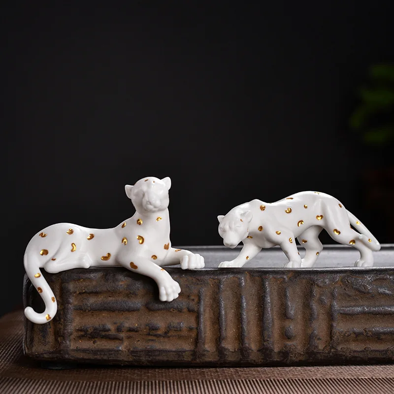 

Creative Leopard Figurine - Resin Animal Artwork for Wealth & Prosperity, Desk/Tabletop Gift