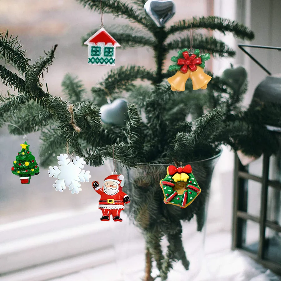 20/30pcs mini DIY Christmas Keychains Christmas Tree Ornaments Resin Miniaturess for Craft Christmas Decor view 5