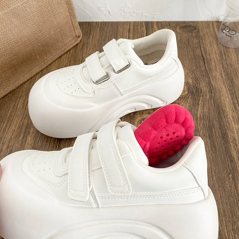 

2026 Summer New Arrival Women's Thick Sole White Sneakers Velcro Mesh Breathable Casual Skate Shoes for Wide Leg Pants Outfit