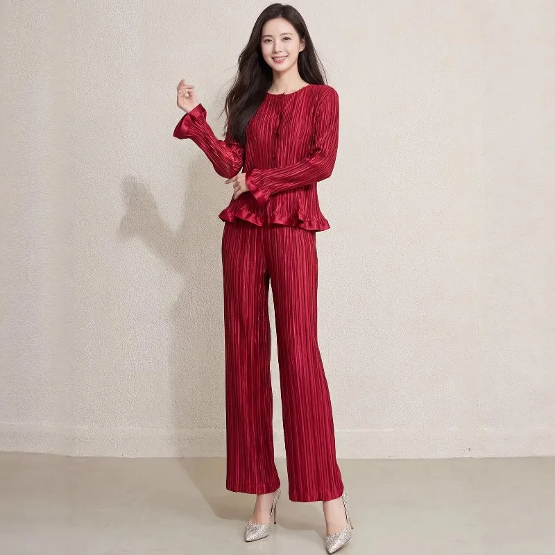 

Комплект плиссированных брюк Miyake 2026: Элегантный женский комплект из 2 предметов с блестящими плиссированными элементами, свободный крой, высококачественный французский повседневный стиль, полностью плиссированный комплект.