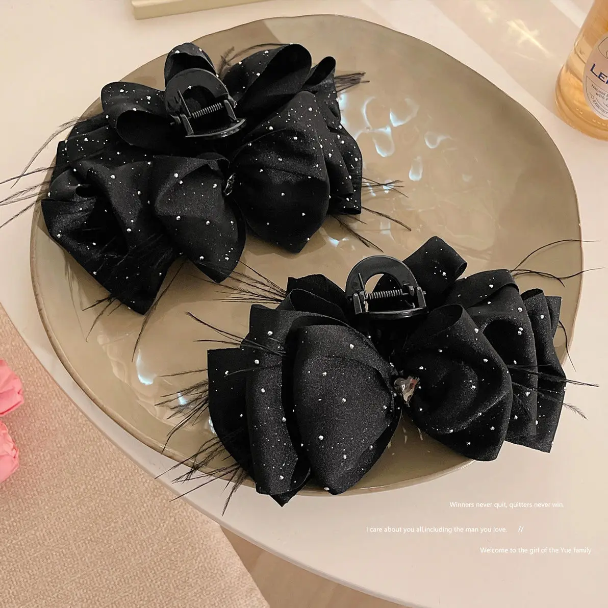 

Bubble feather bow grab clip, headgear hairpin, back of head, black shark clip polka dot, new high-end sense.