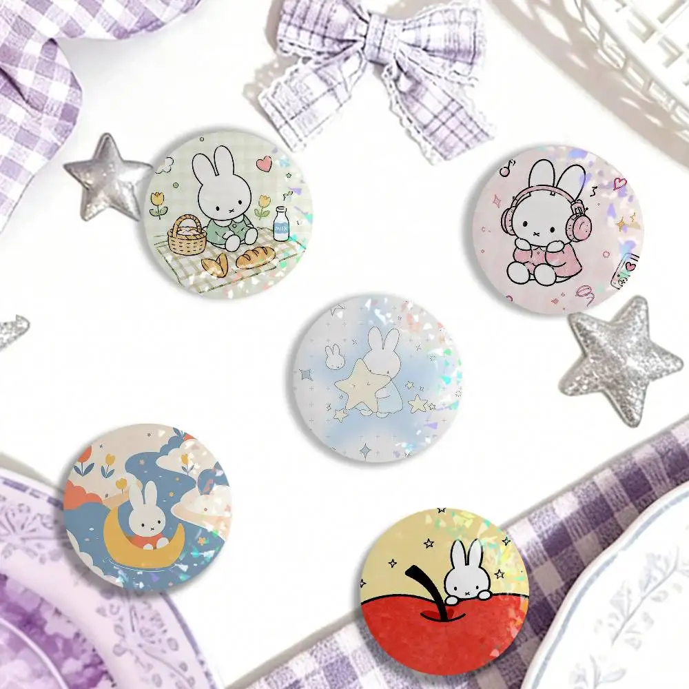 Niedliches Cartoon-M-miffy-Laser-Abzeichen für Kleidung, Rucksäcke, Hüte, Accessoires, Geschenke für Kinder, Freunde, Fans, Sammlerstücke