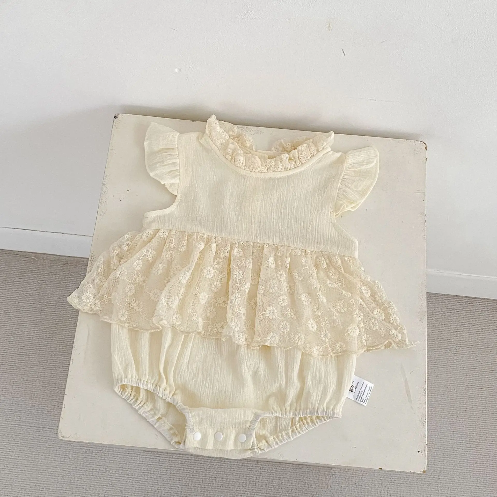 

2026 Summer New Baby Girl Flying Sleeve Lace Collar Bodysuit Cotton Newborn Infant Cute Lace Jumpsuit Solid Toddler Clothes