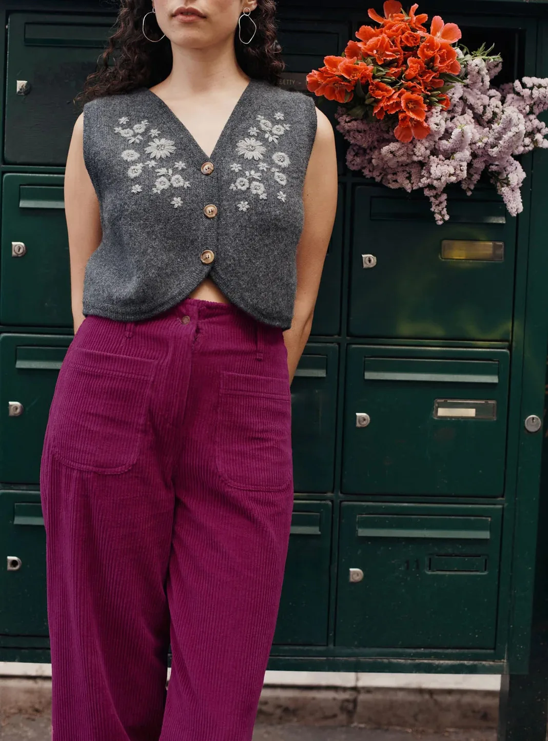 

New Women's Knitted Sweater Vest Floral Embroidery V-neck Sleeveless Ladies Single-breasted Slim-fitting Knit Cardigan Tank Top