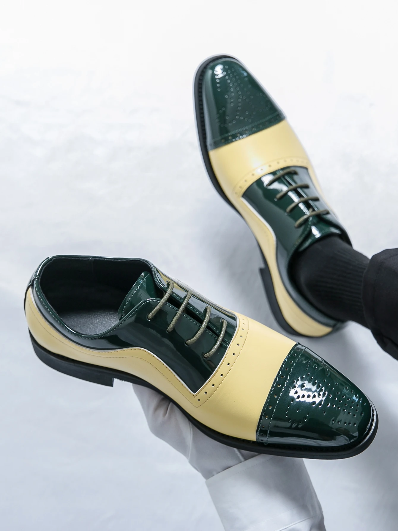 New British Men Pointed Yellow Green Mixed Lace Up Dress Business Casual Oxfords Shoes Male Wedding Dress Homecoming Footwear