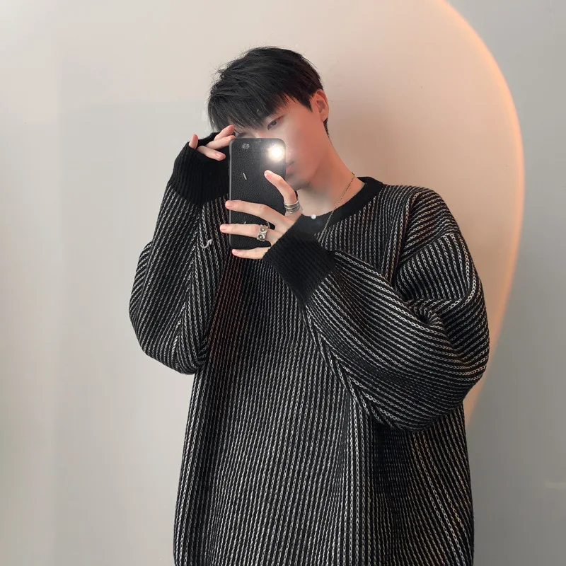 Sweater rajutan leher bulat bergaris untuk pria, model baru musim gugur dan musim dingin, pullover rajutan, pakaian longgar serbaguna ala Jepang