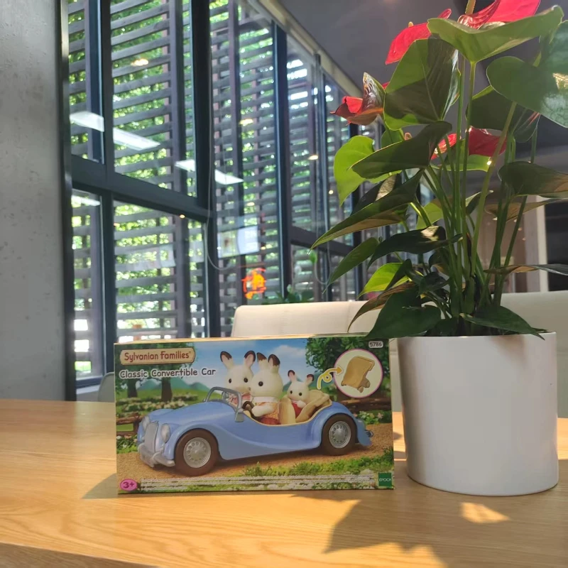 Sylvanian Families Klassische umwandelbare Auto-Simulationspuppe, Kunststoffmaterial, Oberfläche, Beflockung, Spielhaus, Kattunische Lebewesen, Spielzeug