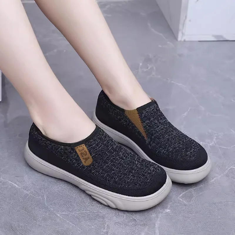 Women\'s 2024 new round toe soft soled shoes, women\'s old Beijing cloth shoes, lightweight mother shoes, thick soled casual shoes