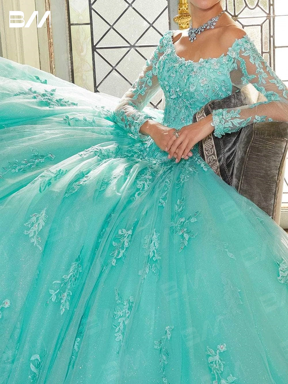 Embroidered Tulle Quinceanera Dress Ball Gown Crystal Beaded Cocktail Dresses Illusion Long Sleeves Party Dress Vestidos Prom