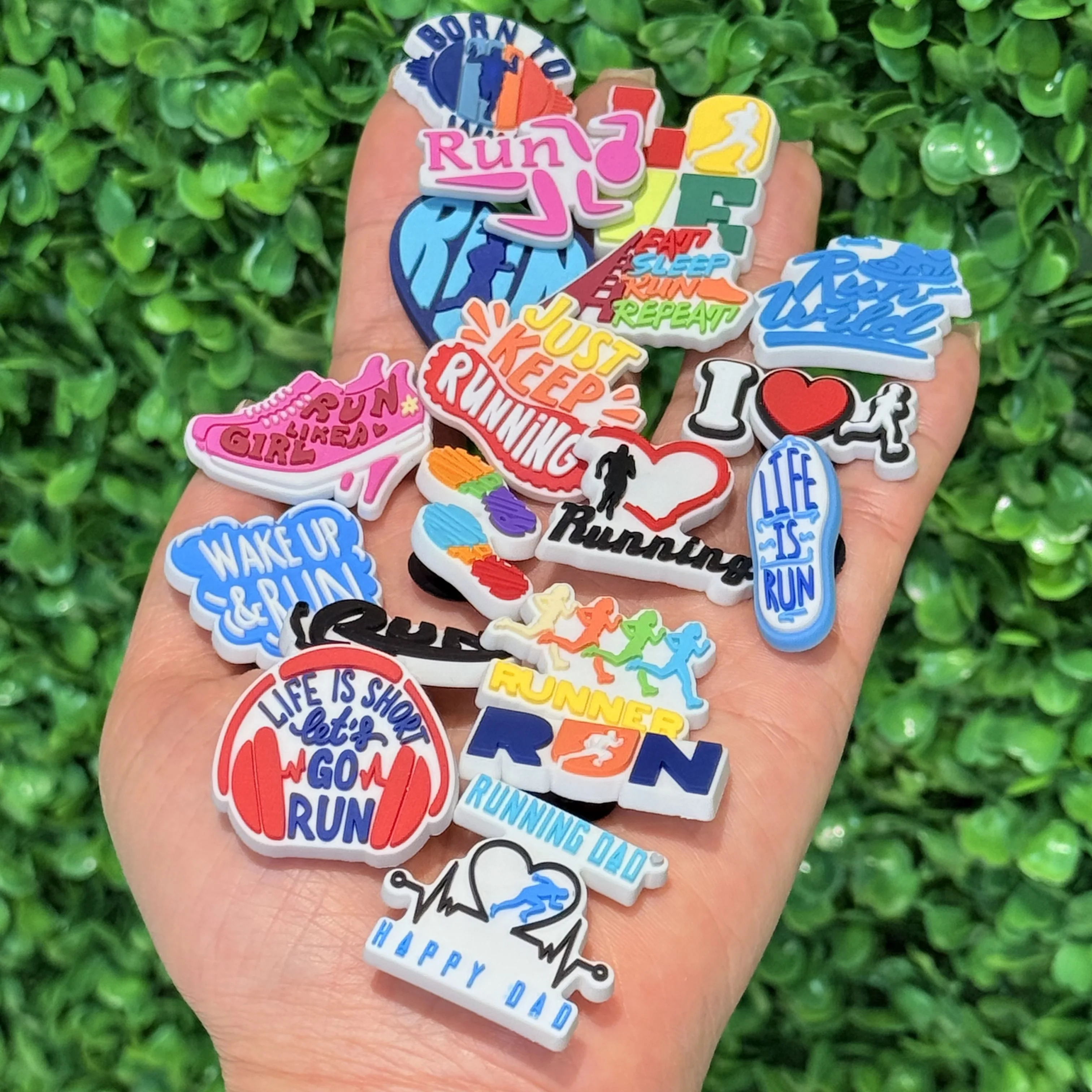 المبيعات الساخنة 1/18 قطعة ولد للفوز تشغيل الأحذية الرياضية السحر الاستيقاظ وتشغيل الصنادل البلاستيكية زر الزينة معصمه ذاتية الصنع #5