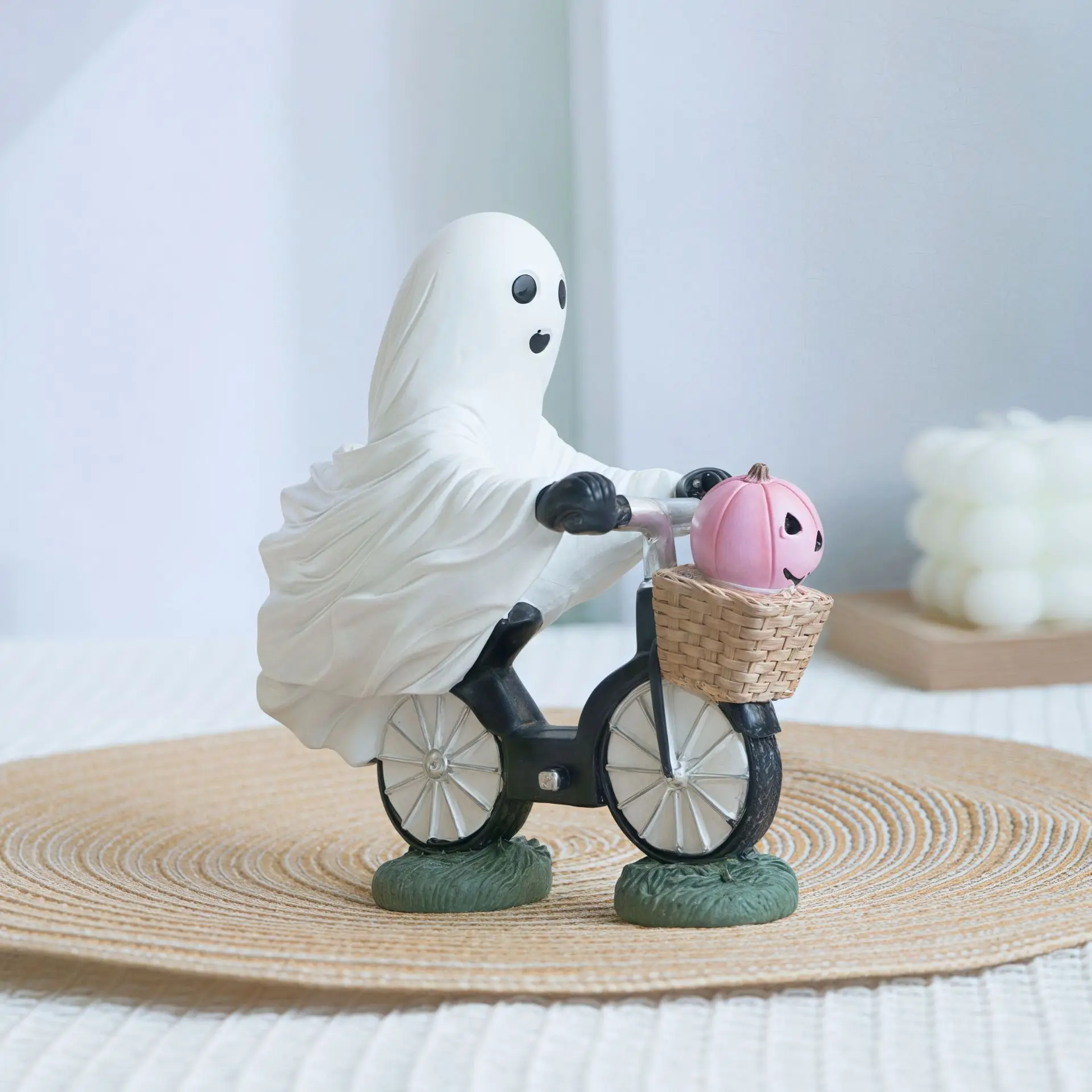 

Cute Ghost Riding Bicycle Figurine, Unique Halloween Desk Ornament, Creative Resin Ghost Decoration for Office & Home Desktop​