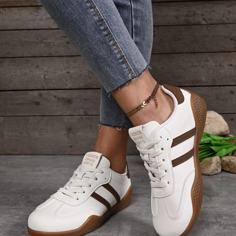 الربيع / الخريف أنيقة الدانتيل يصل جولة اصبع القدم الاحذية عارضة المألوف الساخن بيع أحذية نسائية مريحة جديدة مفلكنة