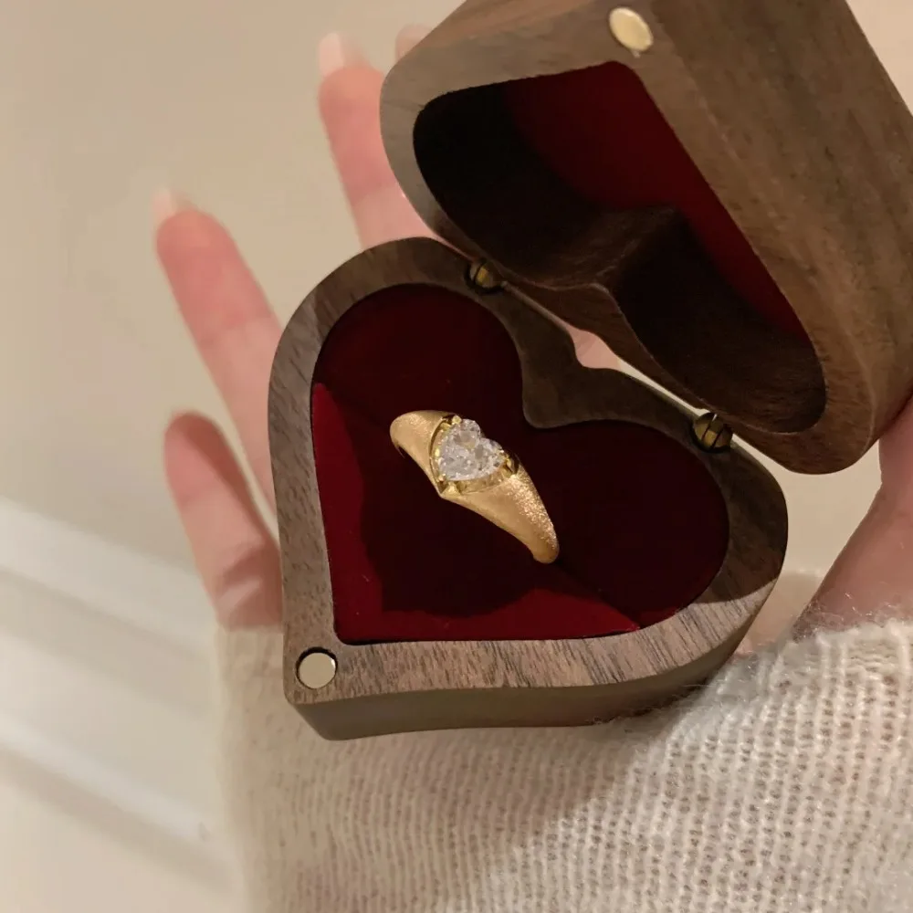 بسيطة 1/2 فتحات القلب خواتم حامل اقتراح الزفاف الجوز الخشب خواتم صندوق المضادة للتصادم التعبئة والتغليف خواتم حامل صندوق اقتراح #2