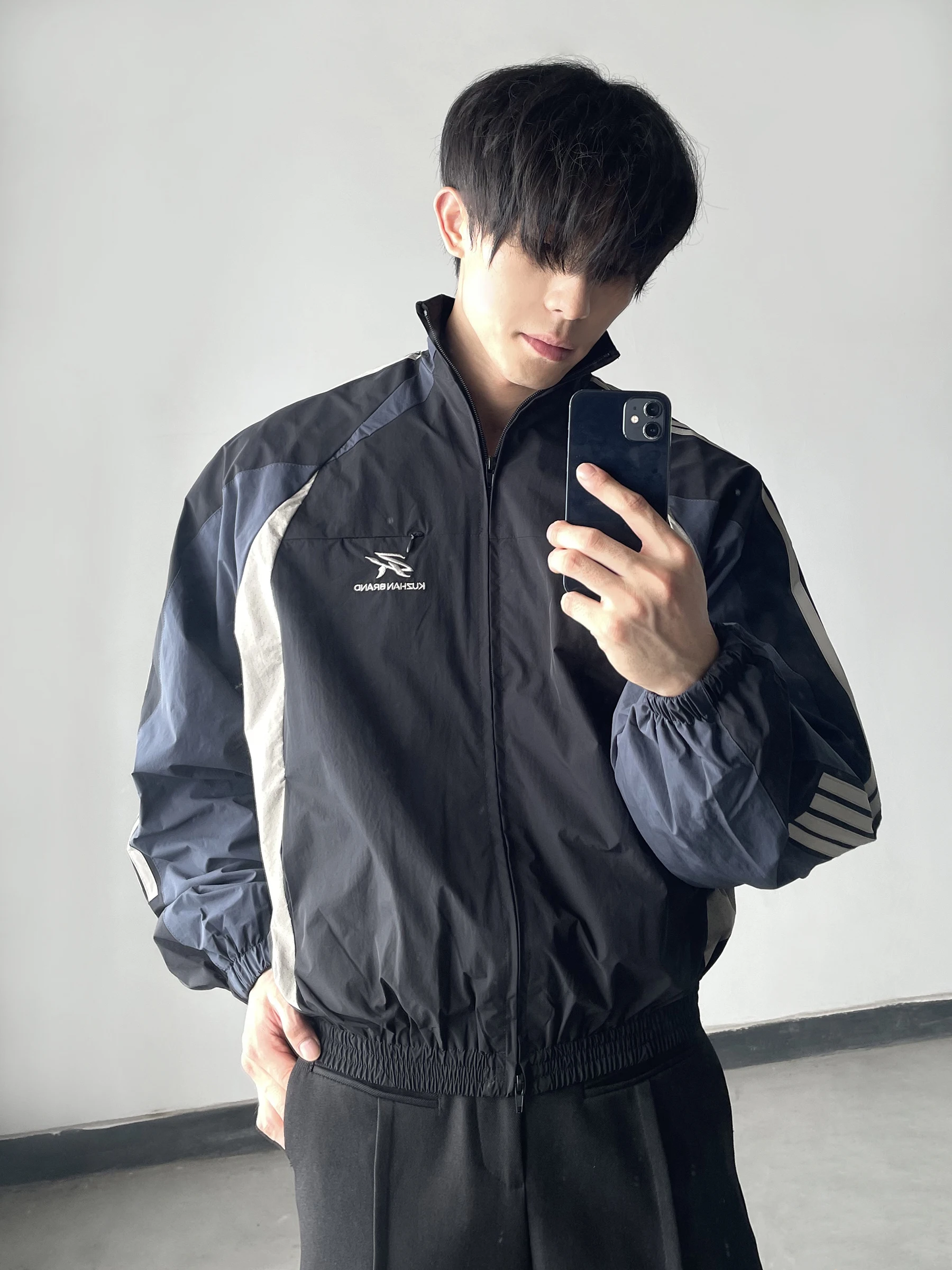 

Спортивная одежда для активного отдыха, свободного кроя, для тренировок, повседневная, из полиэстера, с длинными рукавами, на молнии, для молодежи...