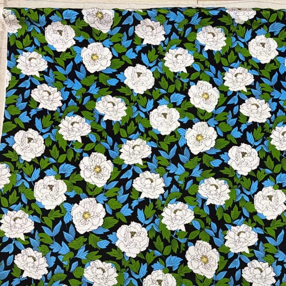 Nice White Large Flower Printed Smooth Comfortable Felling 100% Mulberry Silk CDC Fabric for Women Summer Shirt Dress Garment view 4