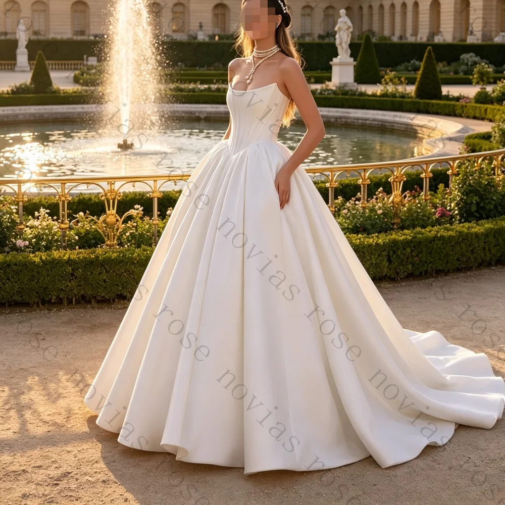 Customized Strapless White Satin Wedding Dress 2026 Luxurious Sweetheart Collar Tight Corset with Pleated Large Tail Bridal Gown