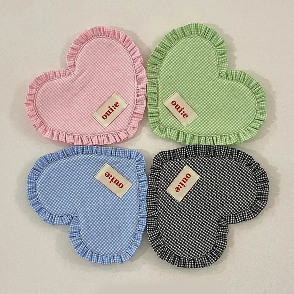 

INS Heart-shaped Plaid Pure Cotton Pet Meal Mat Dog Bowl Mats Cute Pleated Lace Photo Atmosphere Heart Decoration Props