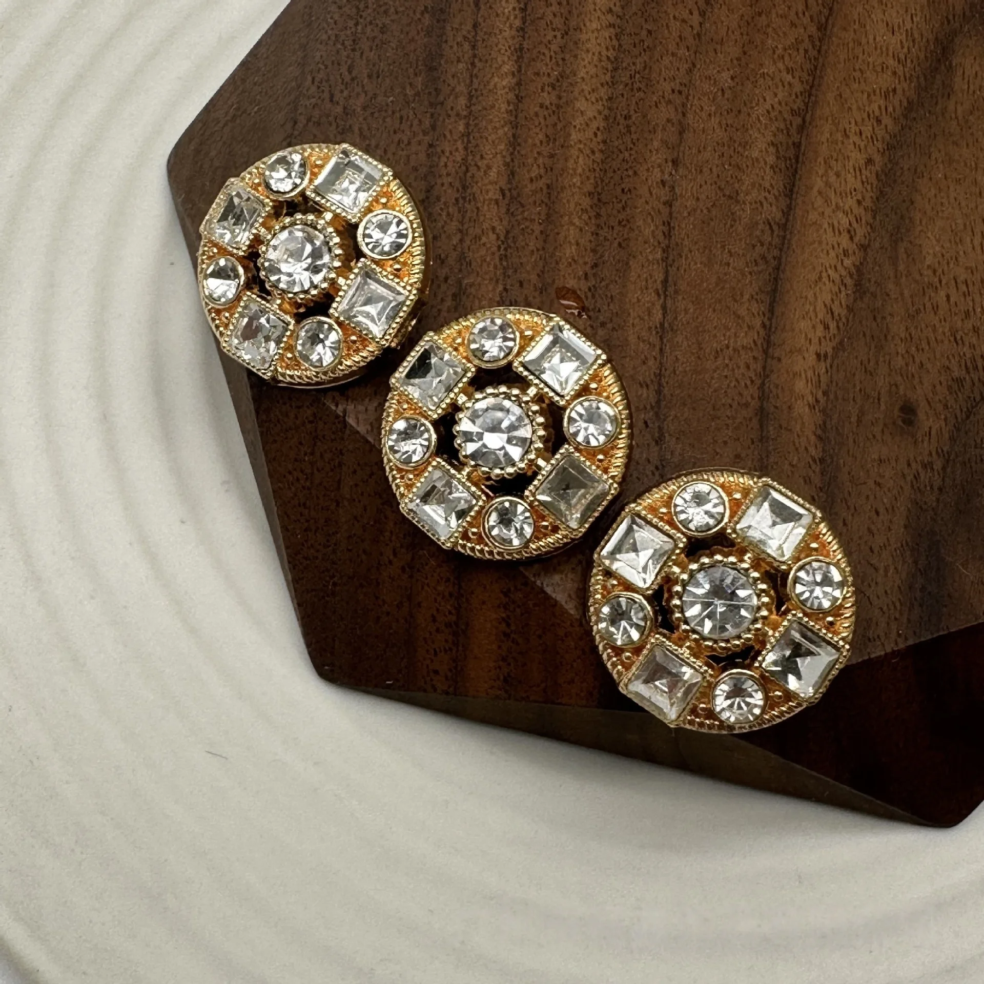 

50 шт. металлические пуговицы, инкрустированные бриллиантами, пуговицы с кубическим цирконием для рубашки, декоративные пуговицы для шитья для кашемира, вязаный кардиган