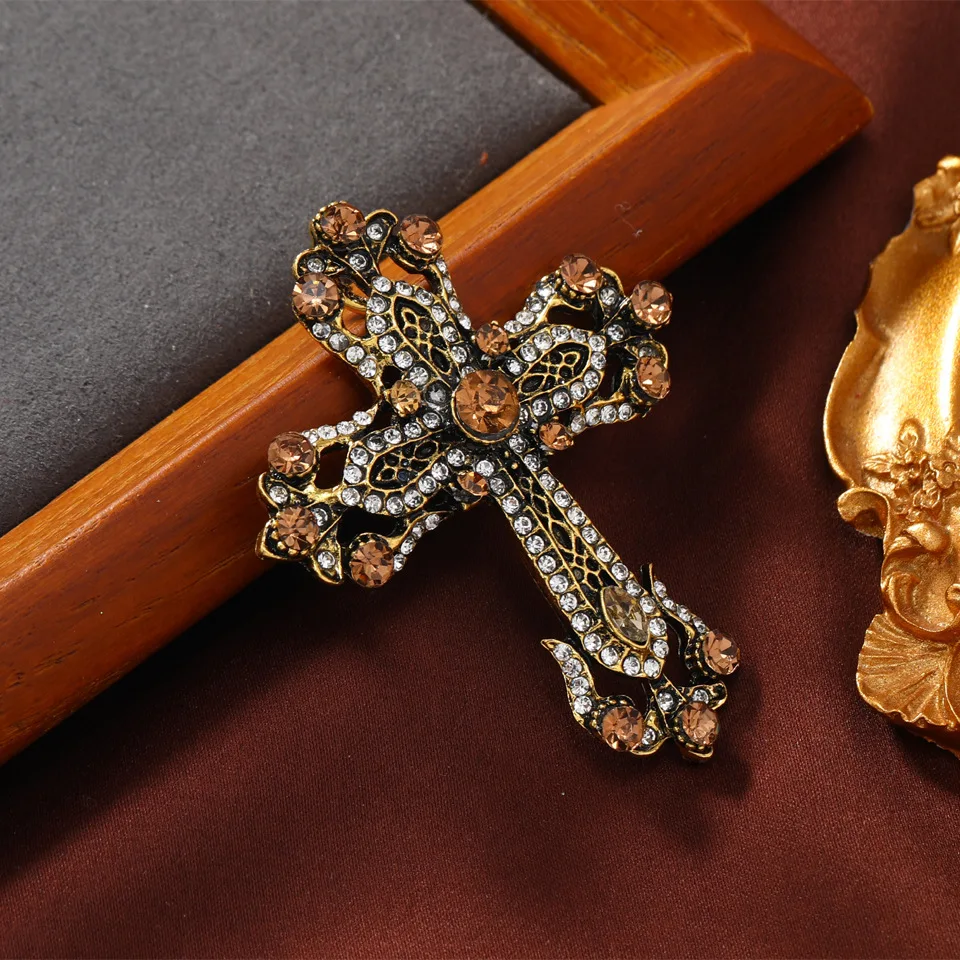 Vintage Middle Design Cross Full Crystal Brooches Badges For Women Men Retro Baroque Palace Unisex Suit Office Jewerly Corsages