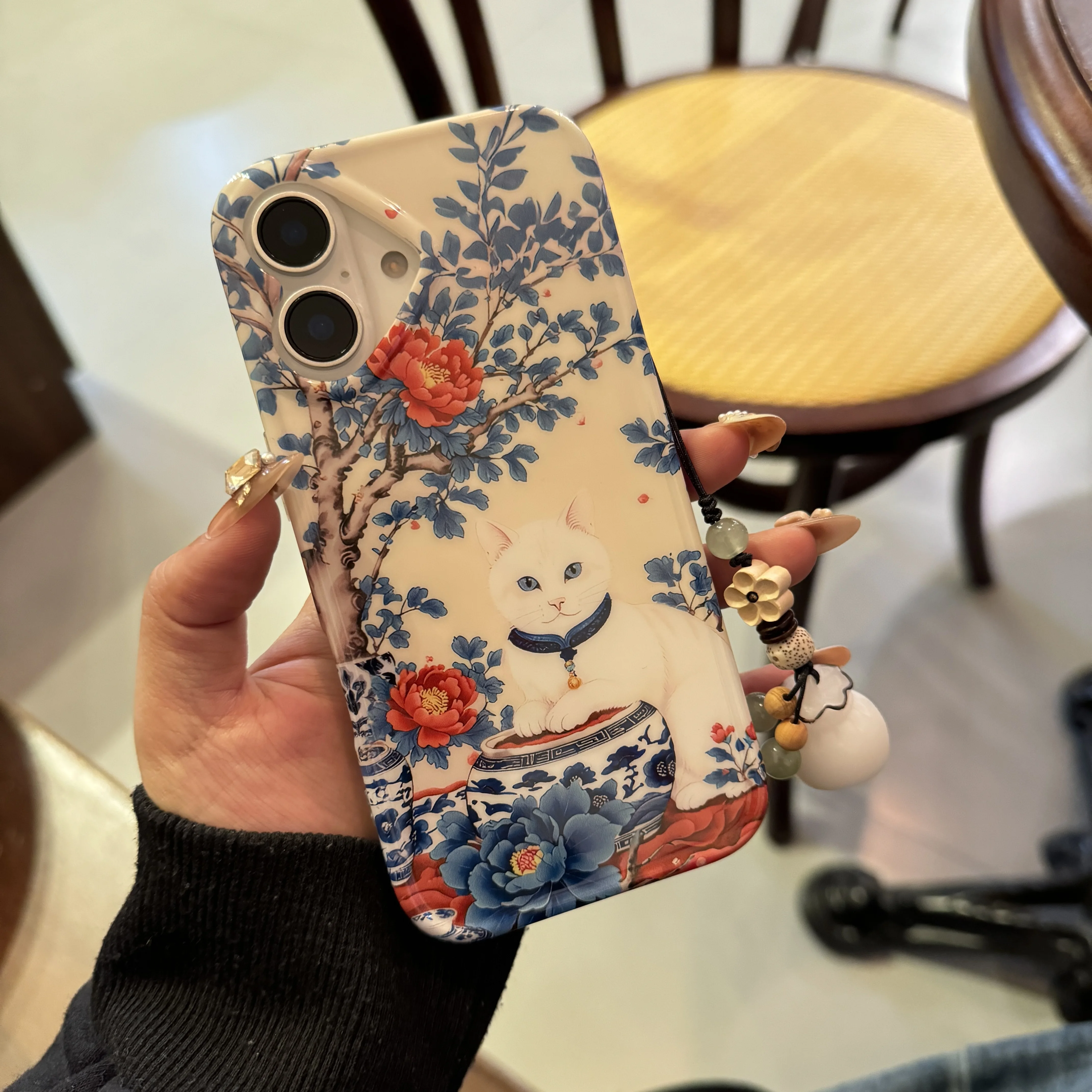 Chinese Style Peony White Cat Blue and White Porcelain Flower Pendant Phone Case for iPhone 16 15 14 13 Pro MaxBack Cover Funda