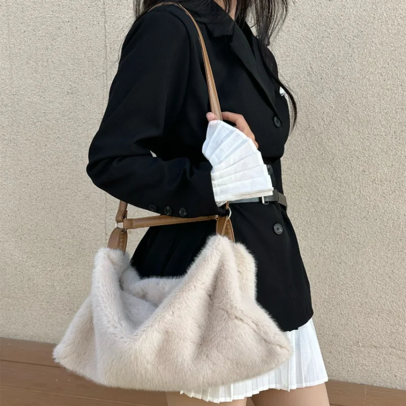 

Меховая сумка через плечо, французская модная новая сумка, регулируемый плечевой ремень, сумка через плечо, элегантная женская повседневная сумка-тоут