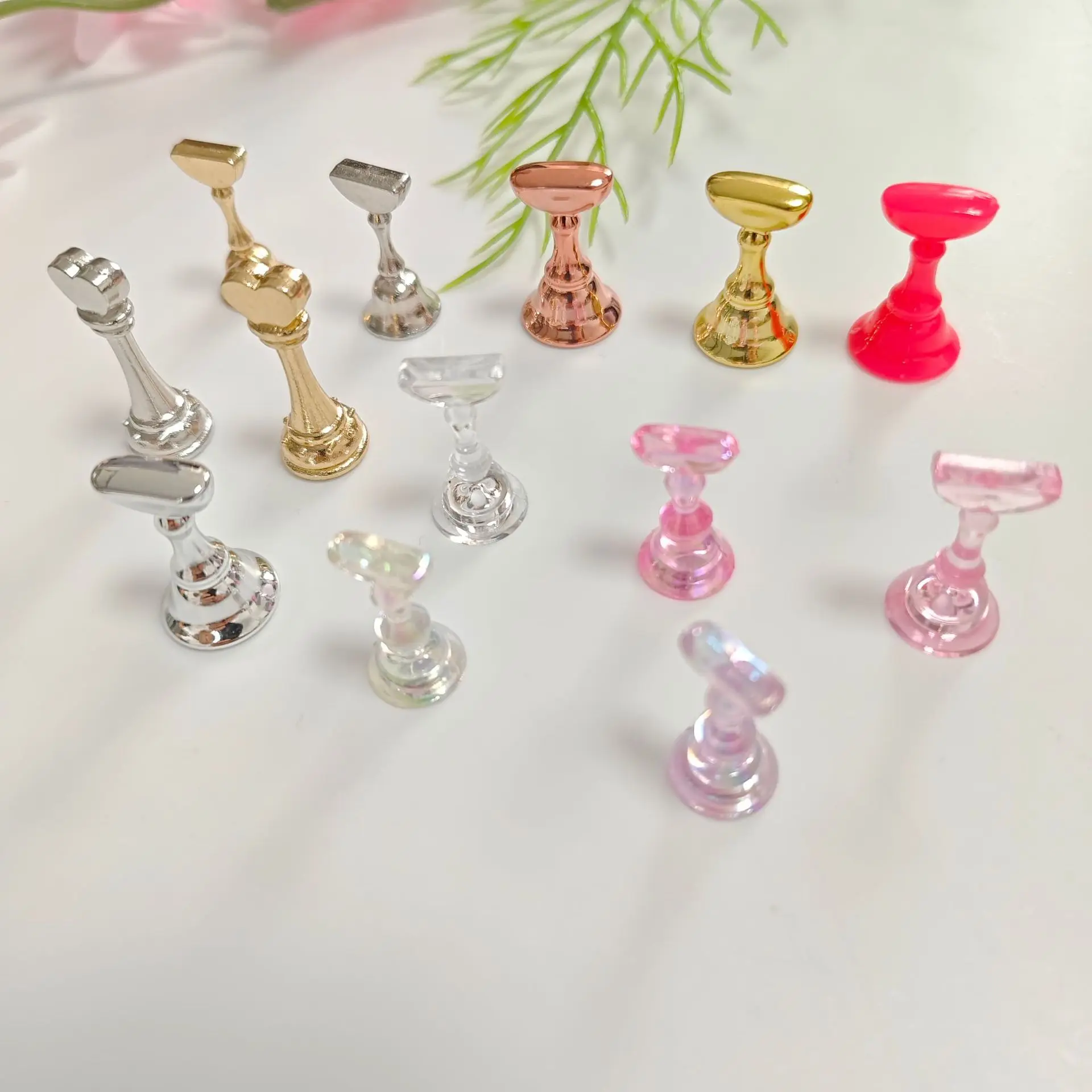 

1/10pcs/Set Crystal Magnetic Nail Holder False Nail Manicure Practice Strong Magnetic Aurora Chess Piece For Art Salon DIY