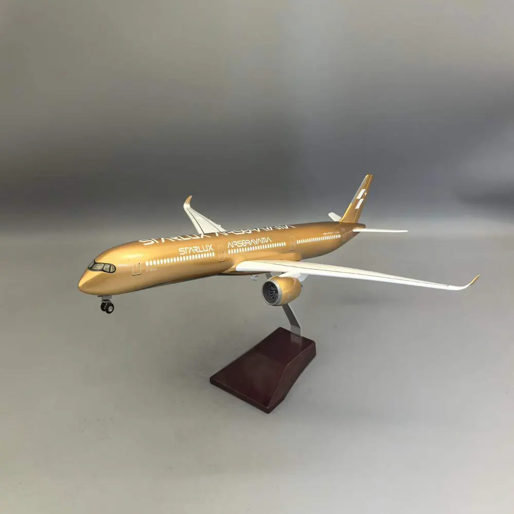 47cm Scale Plane Starlux Airlines A350-1000 Plastic Model Diecast Airplanes With Landing Gear Wheels Light Collection Gift