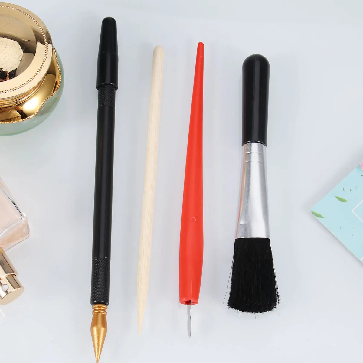 مجموعة أدوات الرسم على الخدش مكونة من 4 قطع من أقلام الخدش DIY للمشروعات الفنية لعبة تلوين يدوية إبداعية هدية للفنانين الأطفال